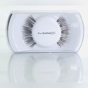 NEW M·A·C Cosmetics Lash Type 48 Show-Off Lash